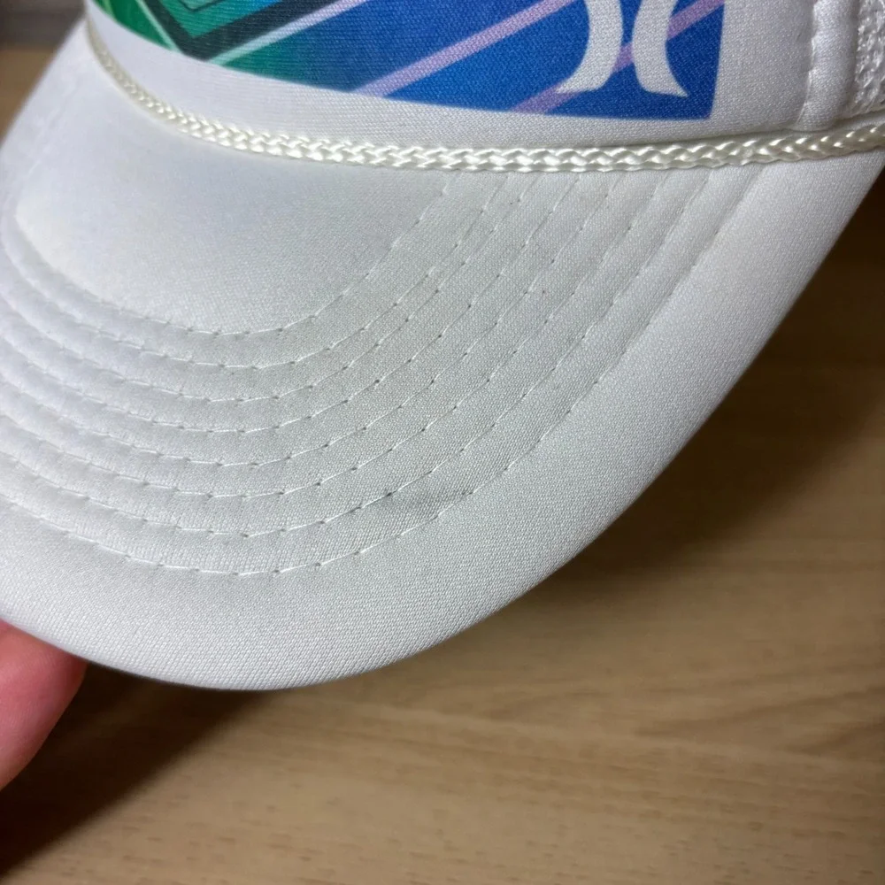 Hurley Hat Cap Snap Back White Trucker Surf Surfing Outdoors